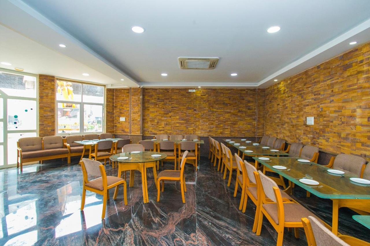 Oyo 16123 Chandana Deluxe Bangalore Eksteriør bilde